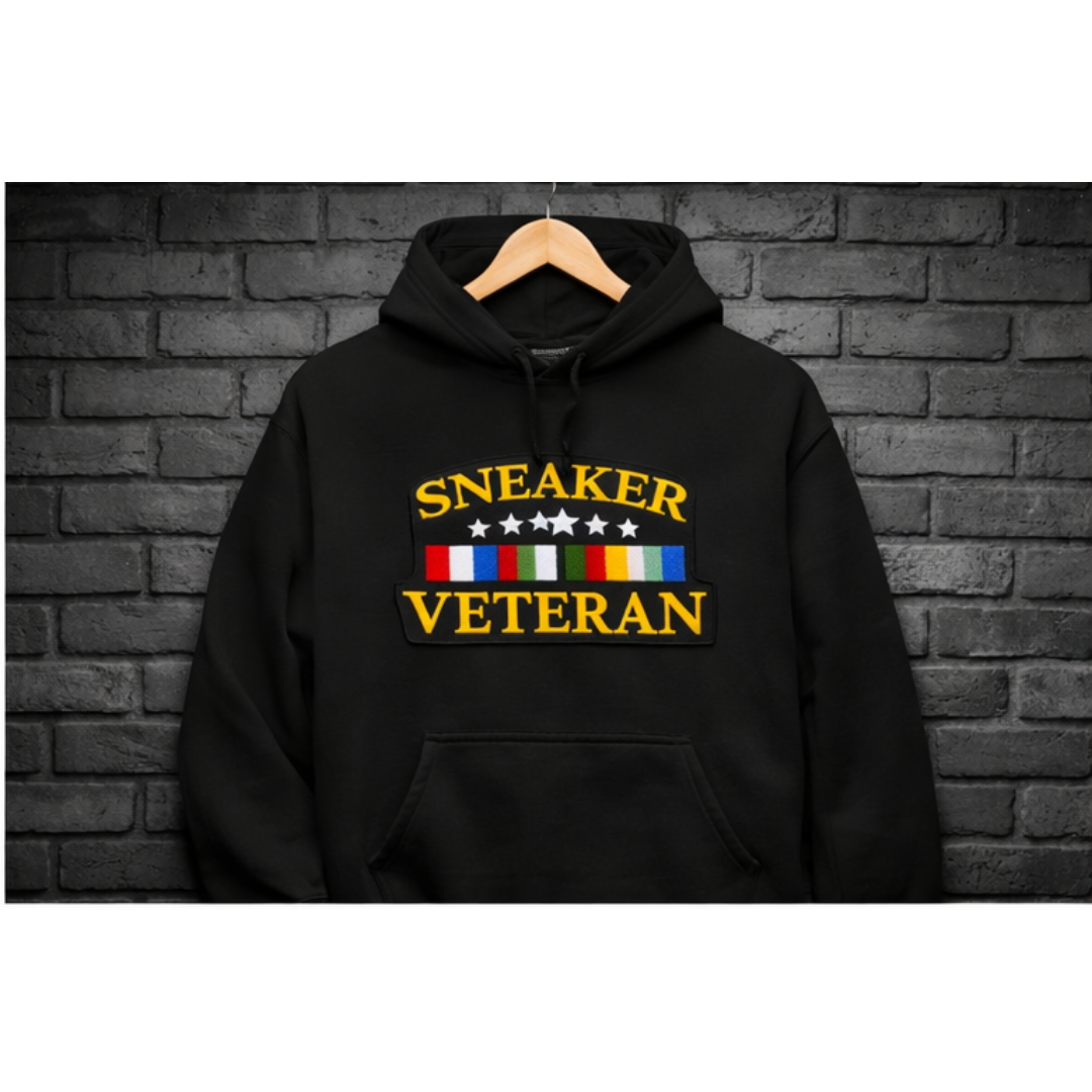Sneaker Veteran Chenille Patch Hoodie – Streetwear Pullover with Kangaroo Pocket