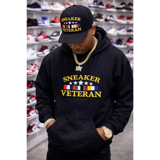 Sneaker Veteran Chenille Patch Hoodie – Streetwear Pullover with Kangaroo Pocket