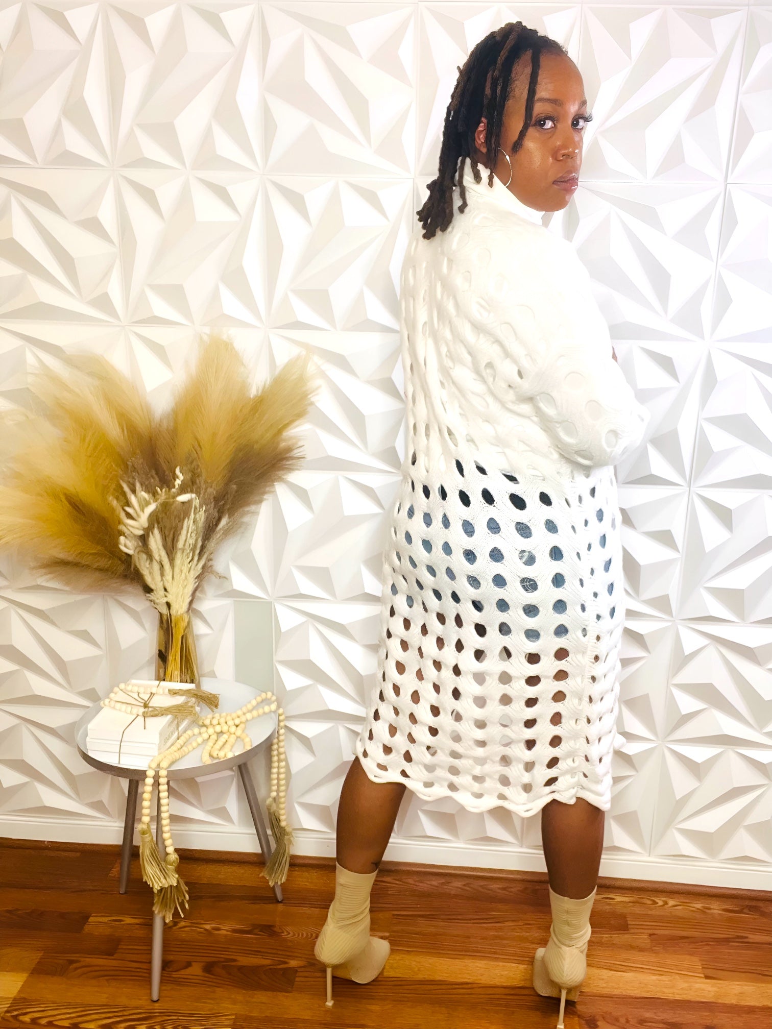 Pressed Hollow Open Flared Cardigan - White