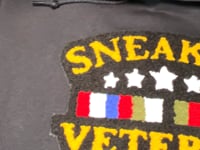 Sneaker Veteran Chenille Patch Hoodie – Streetwear Pullover with Kangaroo Pocket